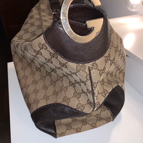 Authentic Gucci GG Shoulder Flap Bag - Picture 2 of 7